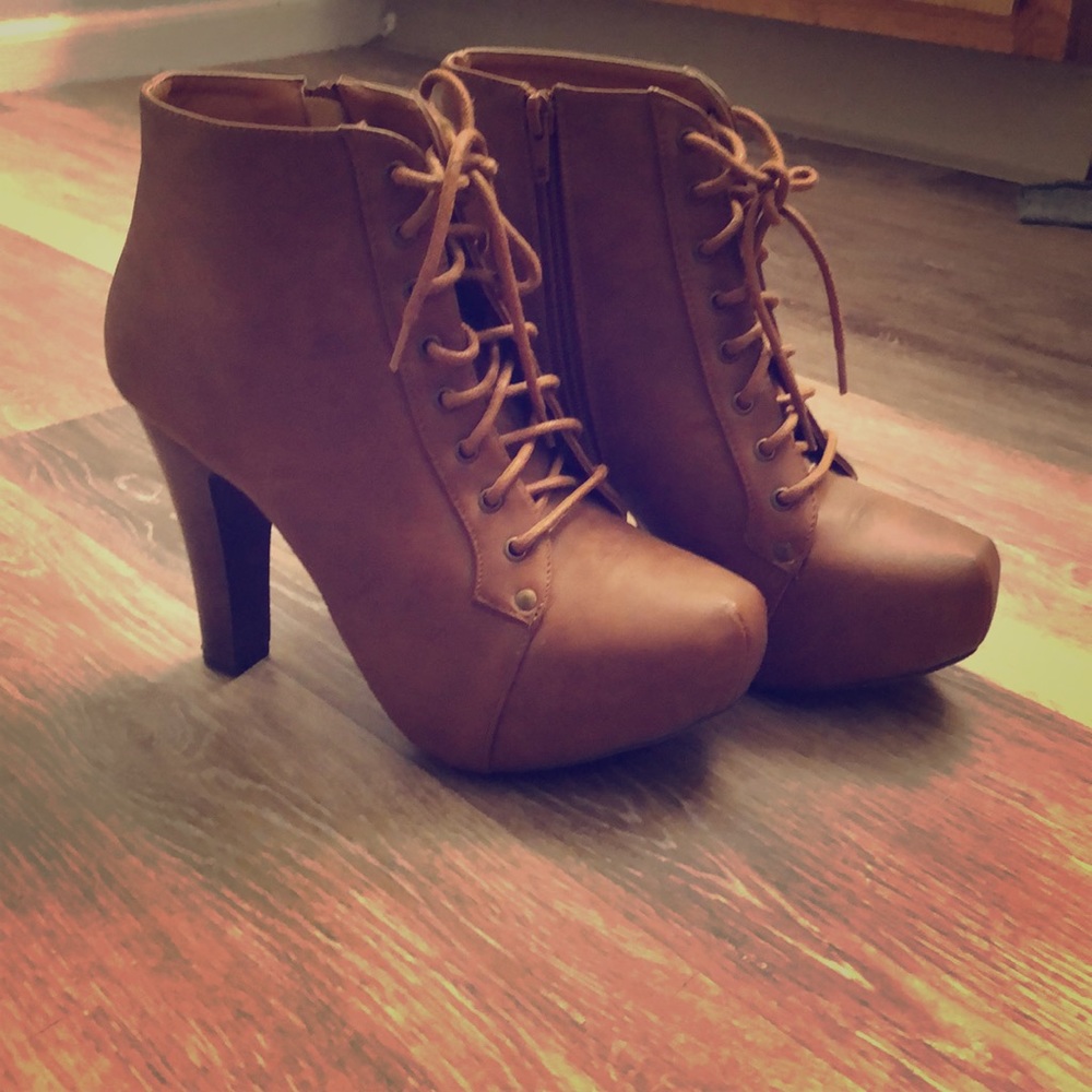 Super cute 4 inch heeled booties